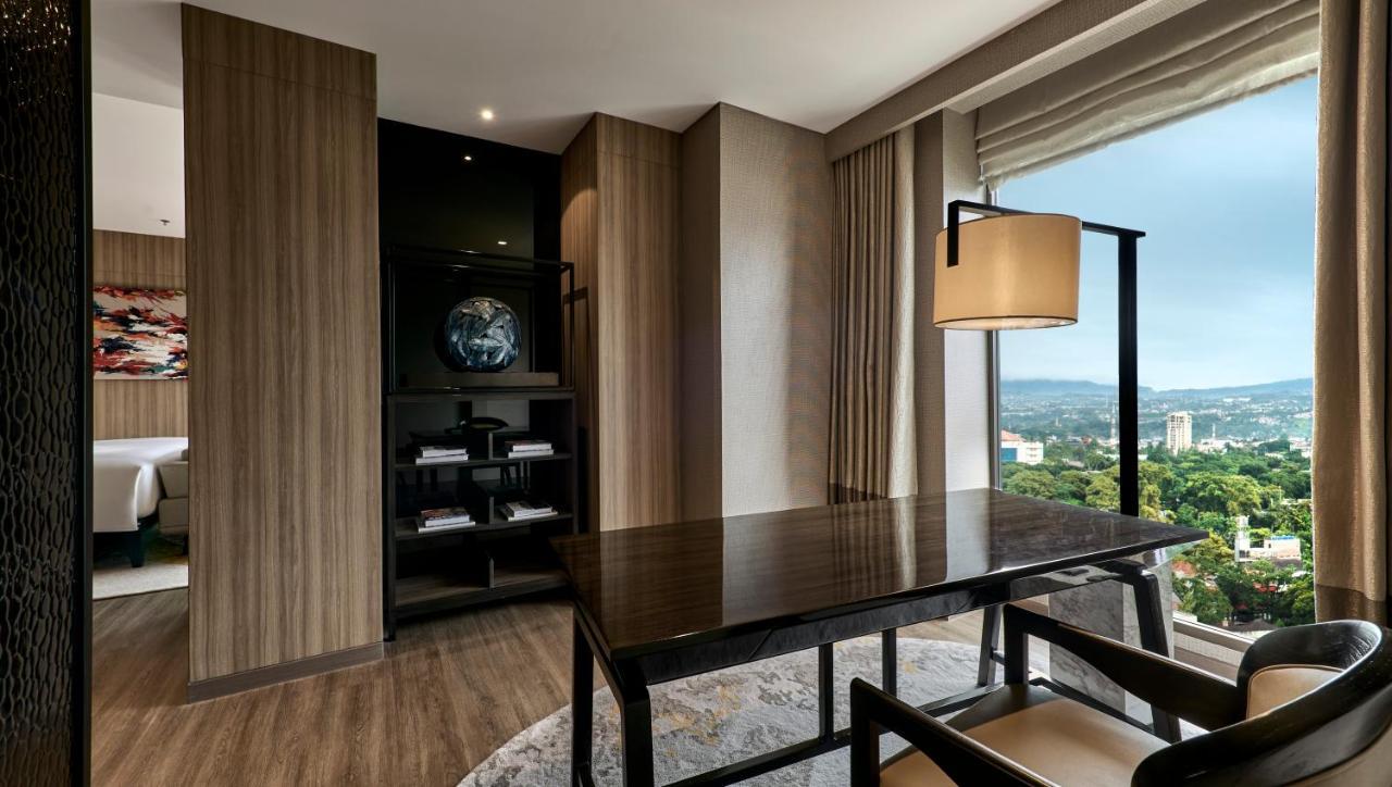 Pullman Bandung Grand Central Екстериор снимка