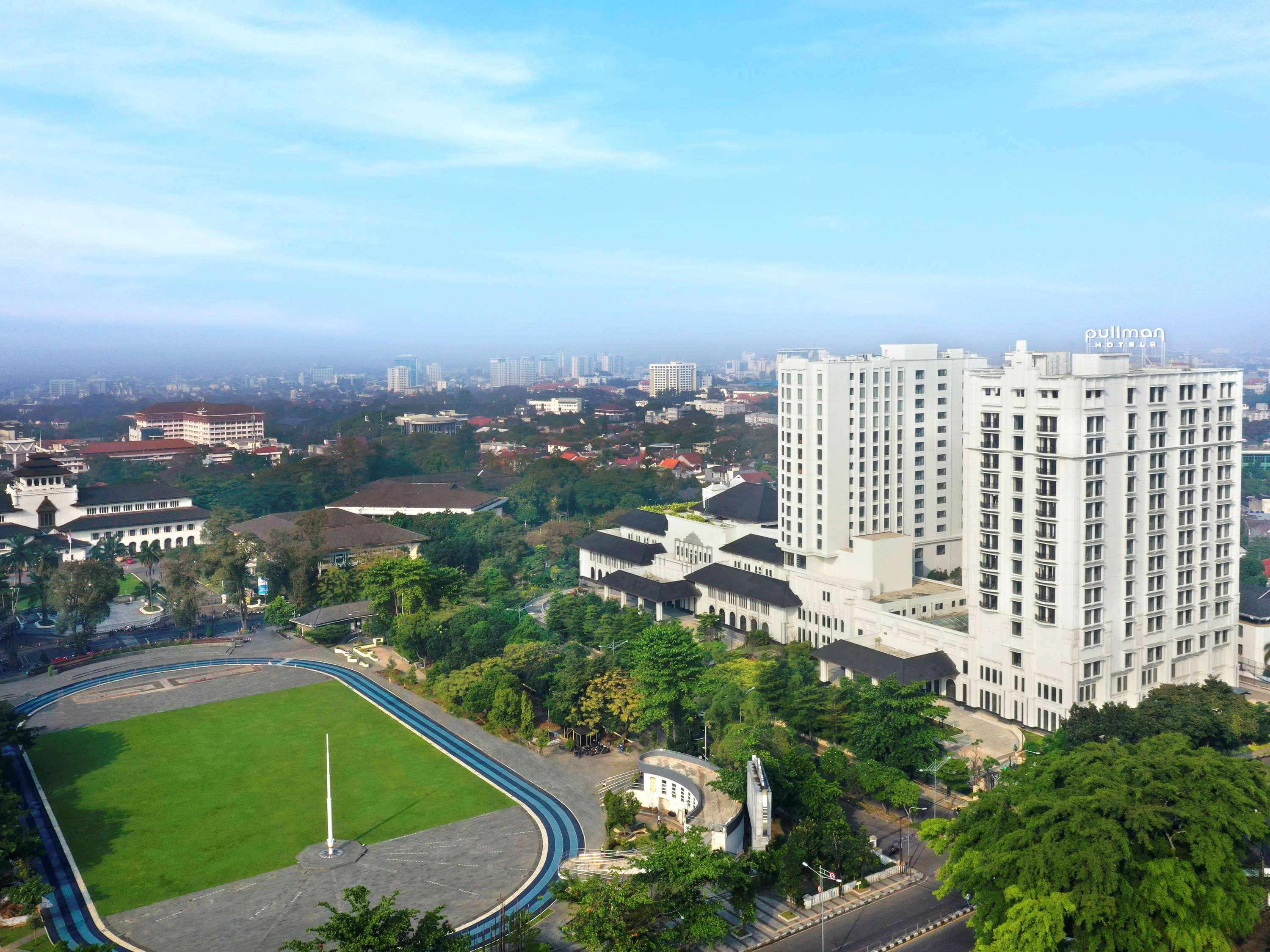 Pullman Bandung Grand Central Екстериор снимка