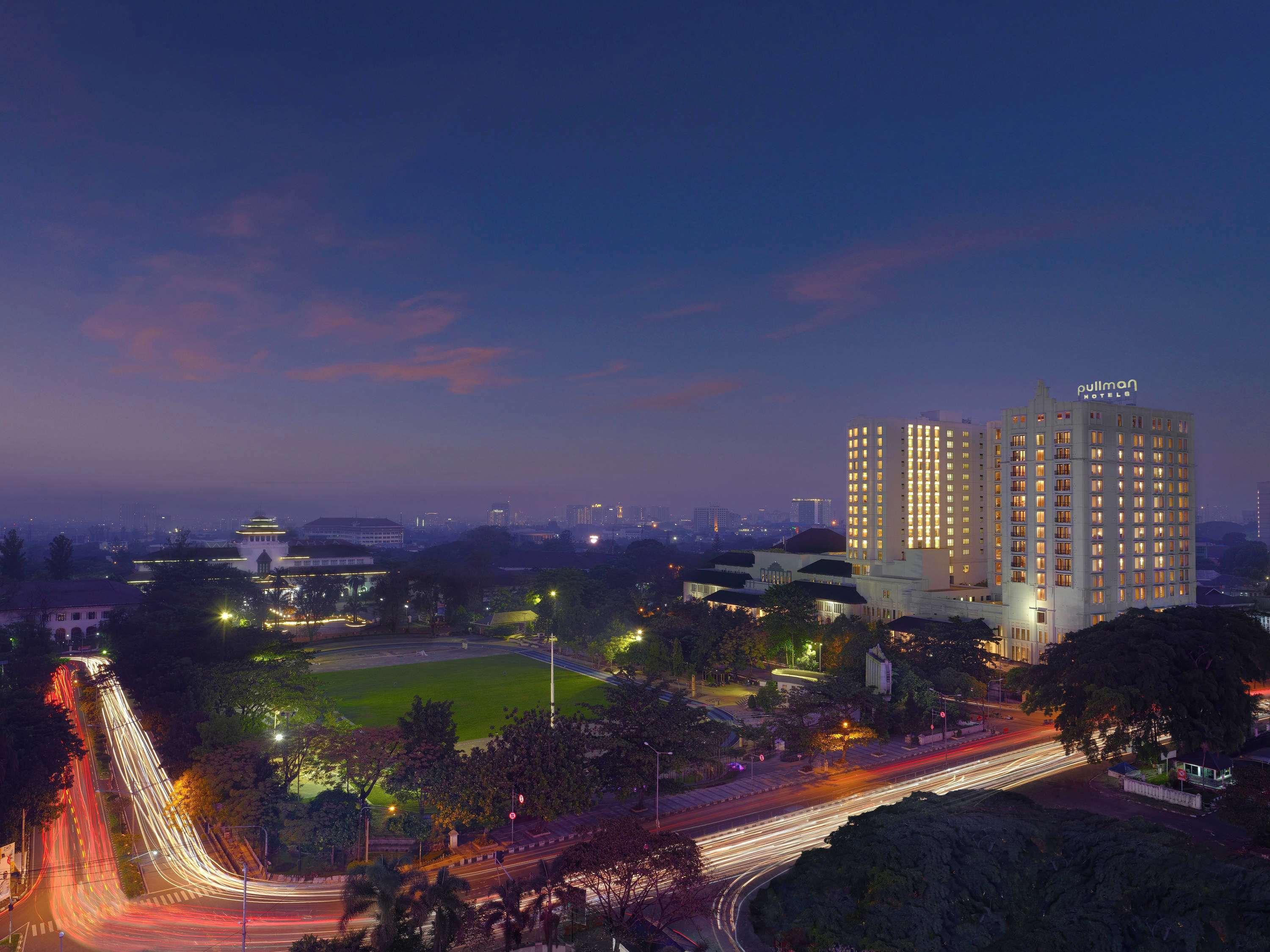 Pullman Bandung Grand Central Екстериор снимка